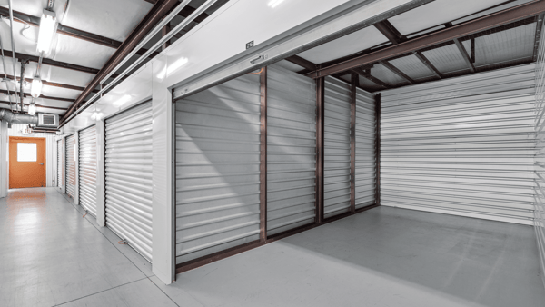 Tips for Keeping Your Storage Unit Clean and In Order All Year Round