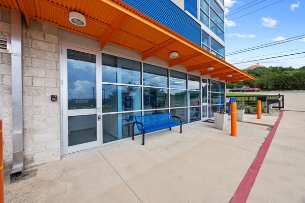 317 Lake Travis Entry2