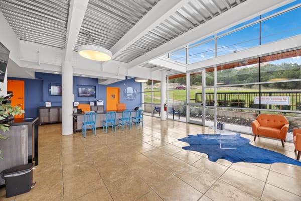 317 Lake Travis Office5