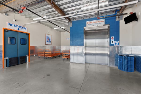 406 Franklin Square Cart Storage