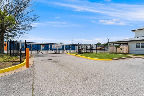 304 Bentonville Gate2