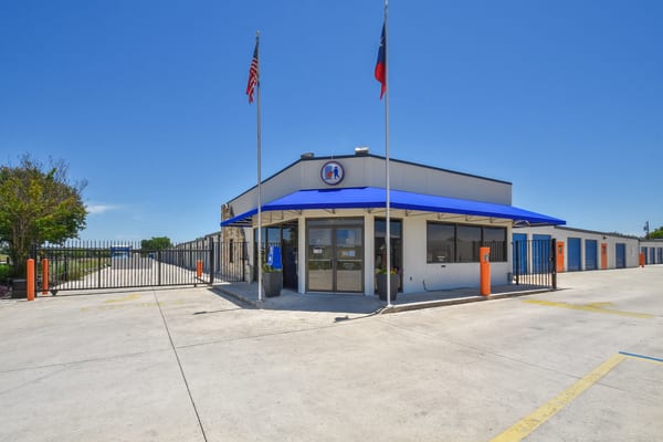 319 Boerne Exterior5