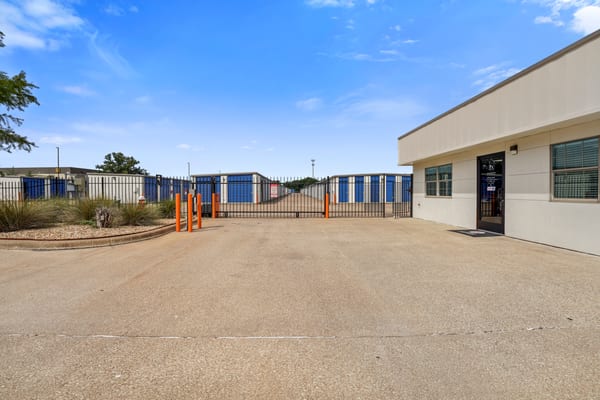423 Highway6 Gate