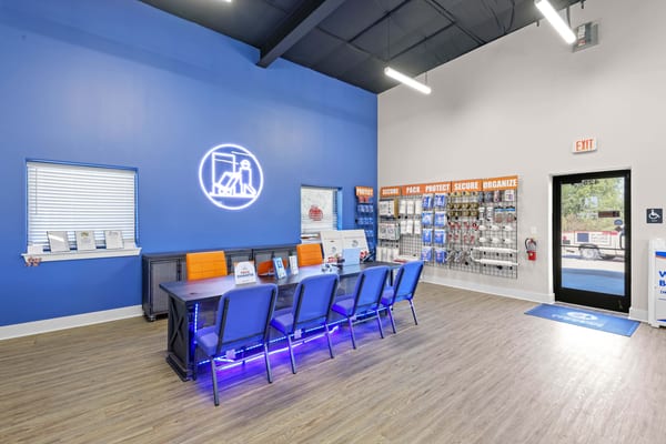390 FM2818 Office4