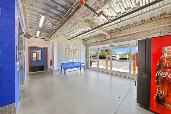344 College St Uptown Elevator
