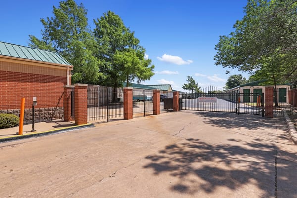 331 Edmond Gate