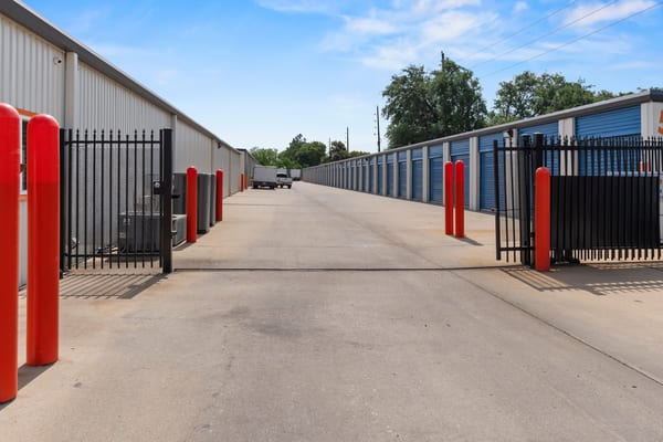 302 Greenhouse Gate2