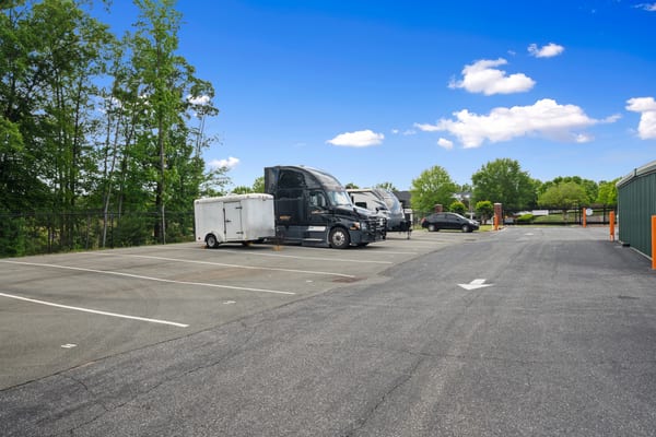 328 Mooresville Parking
